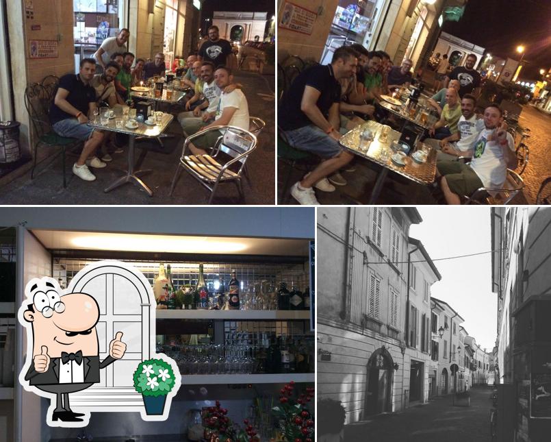 La immagine della esterno e tavolo da pranzo di Bar Nazionale