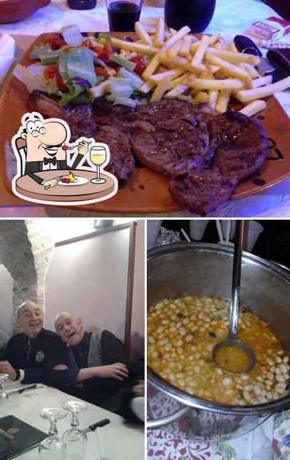 La Cantina del Porto - Pub Ristorante si caratterizza per la cibo e interni