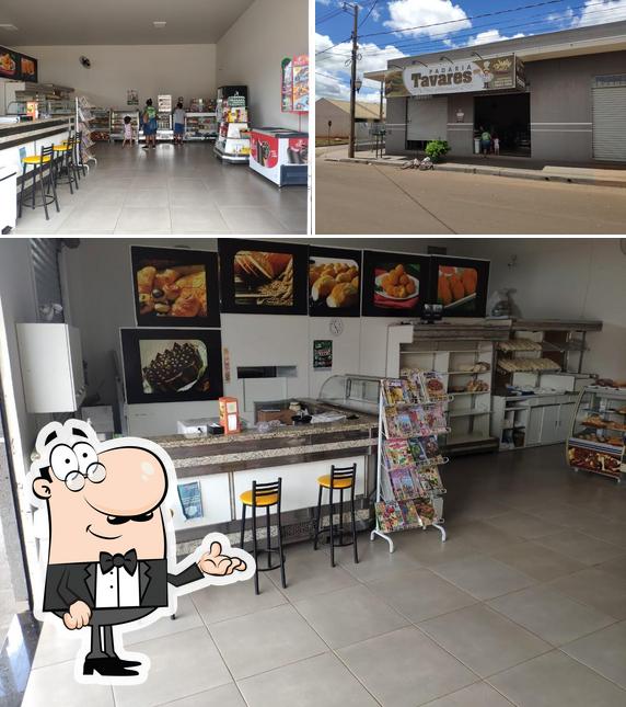 Esta é a imagem mostrando interior e exterior no Padaria Tavares