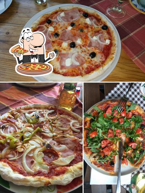Pick pizza at Rozmaring Kiskert Vendéglő és Pizzéria