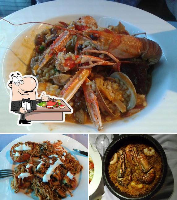Order different seafood meals offered by Palmer Restaurant