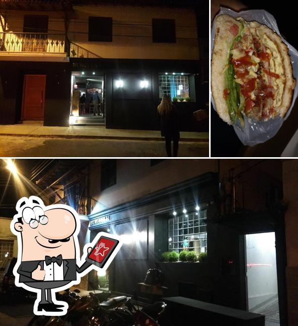 A imagem do Burguer 61’s exterior e comida