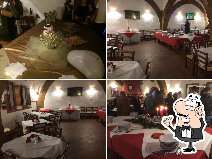 Dai un'occhiata agli interni di Osteria Vecchia Villa