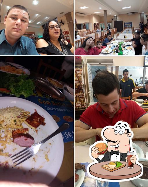 Experimente um hambúrguer no Restaurante Chapão Bem Mió