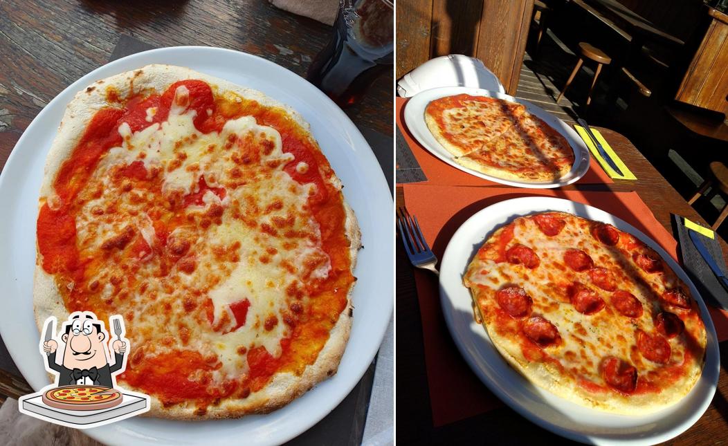 Order pizza at Bar Nuovo - Trattoria da Ivo