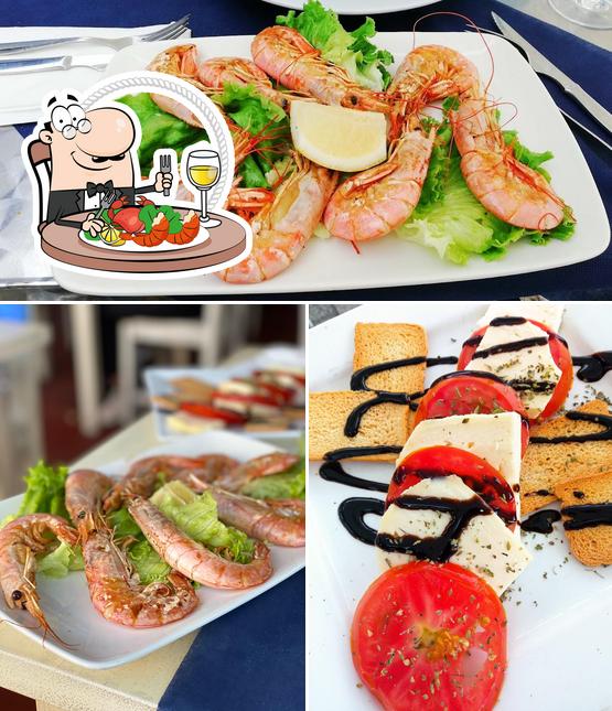 Try out seafood at Restaurante Calafigueira