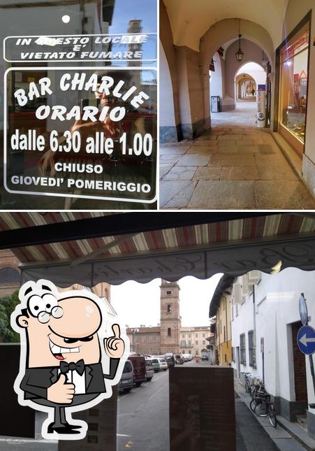 Ecco una foto di Charlie Bar