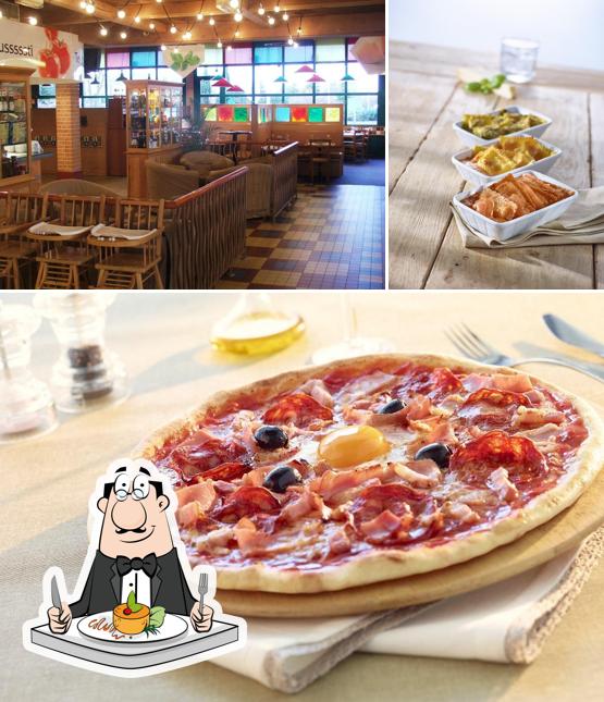 Еда и барная стойка в Pizza Paï La Ville du Bois