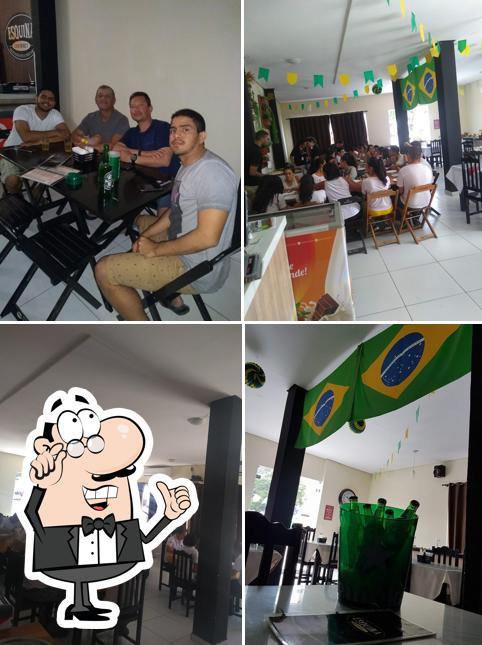 O interior do Esquina Gourmet