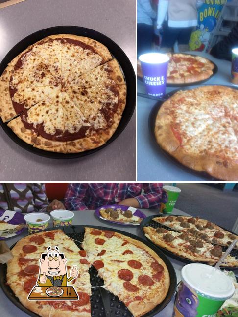 Try out pizza at Chuck E. Cheese