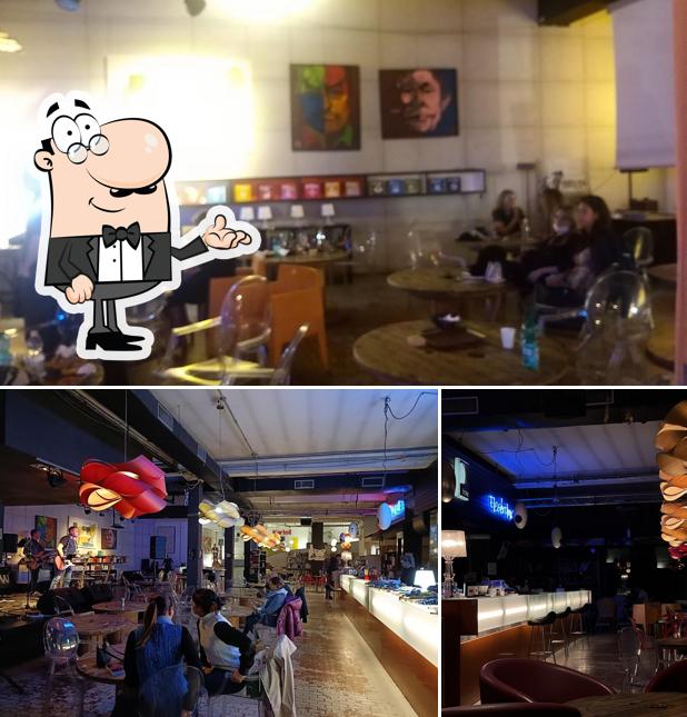 Siediti a un tavolo di Caffè Letterario