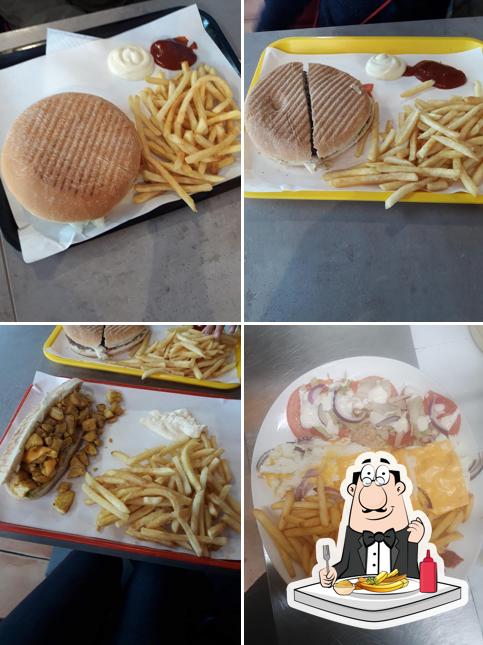 A Chicken West vous pouvez essayer des frites, des pommes frites