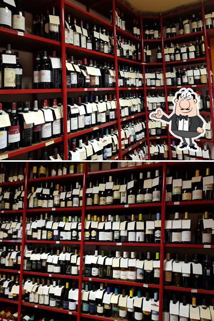 Gli interni di Enoteca Reviglio