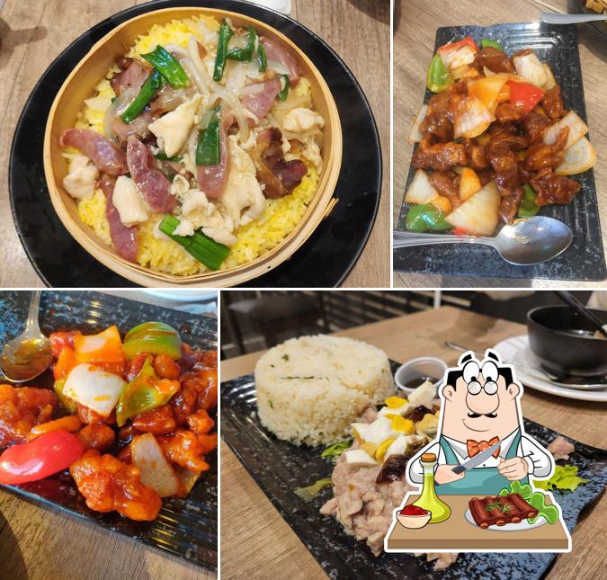 Essayez des repas à base de viande à Joy Noodle Cafe 樂心餐廳