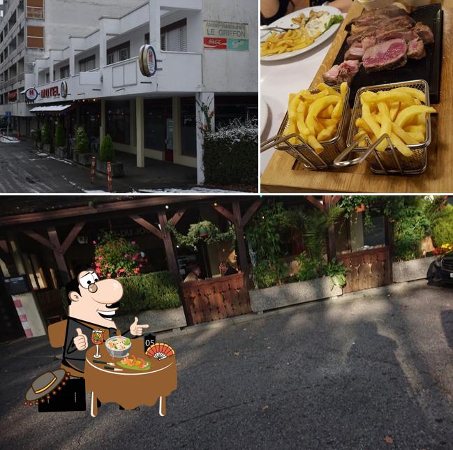La nourriture et extérieur du restaurant