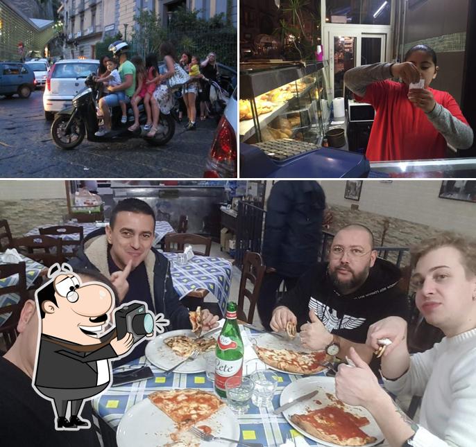 Guarda la foto di Pizzeria Vecchia Napoli