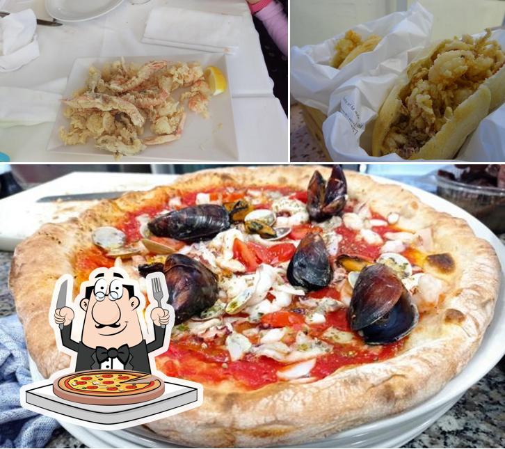 Pick pizza at Sailors Club Senigallia