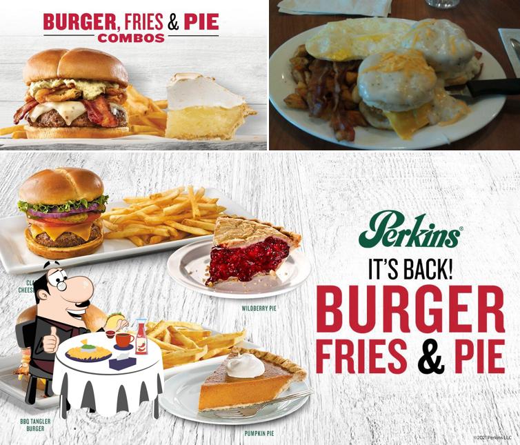 Попробуйте гамбургеры в "Perkins Restaurant & Bakery"