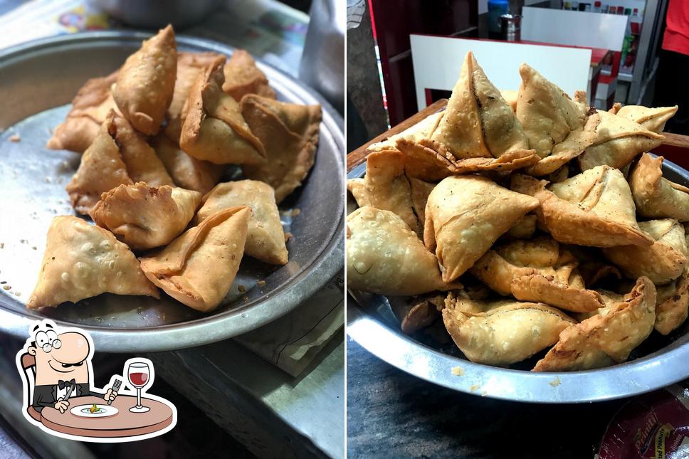 Food at Charan Dass Samose Wale