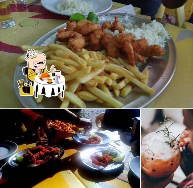 Entre diferentes coisas, comida e álcool podem ser encontrados no Lula Restaurante