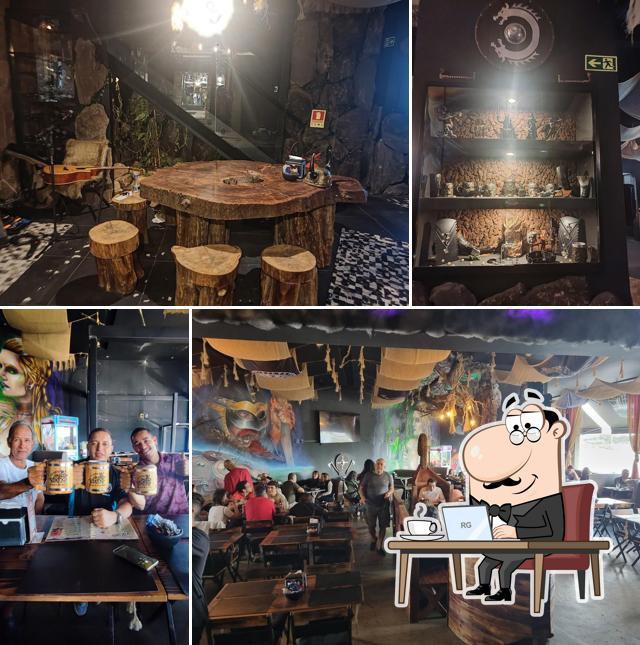 O interior do Taverna Viking Chopp & Parrilla