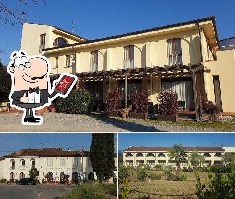 Guarda gli esterni di Hotel Carignano