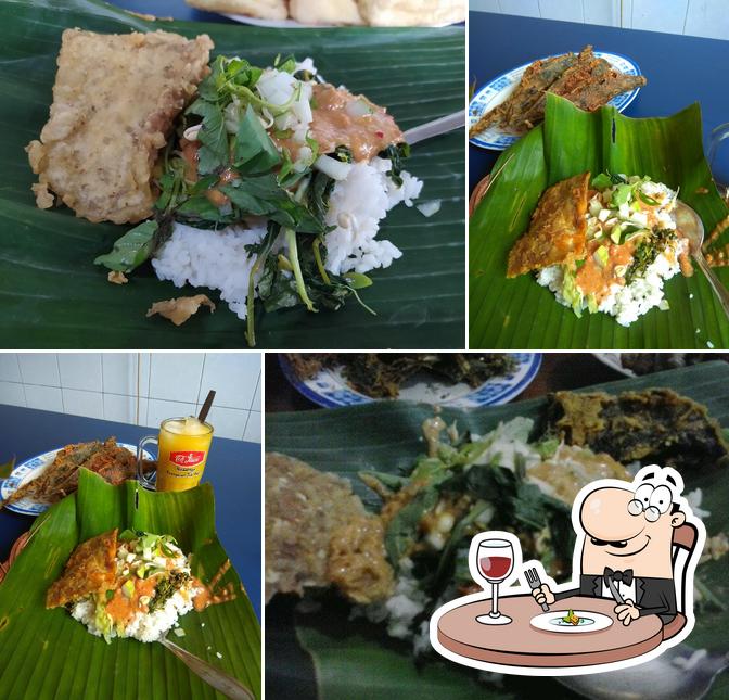 Food at Nasi Pecel Pojok - ꧋ꦤꦱꦶꦥꦼꦕꦼꦭ꧀ꦥꦺꦴꦗꦺꦴꦏ꧀