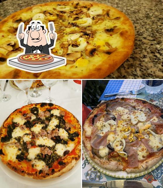 Scegli una pizza a ANTICA TAVERNA DI CAPOMULINI