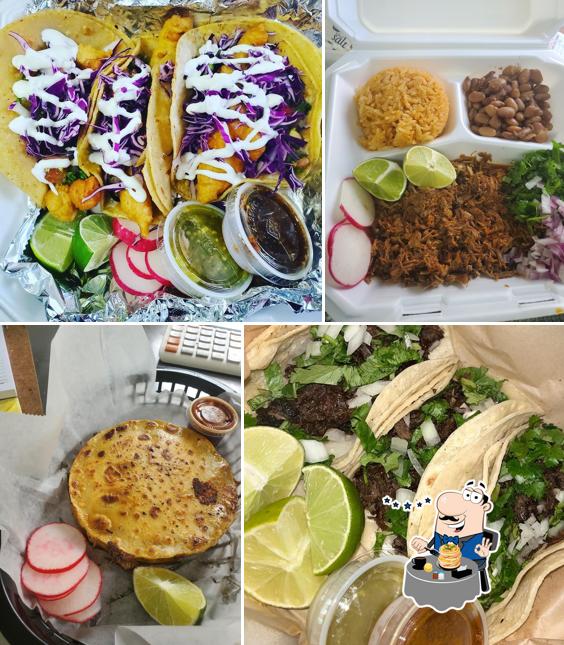 Birria y mariscos La Reina in Hutto Restaurant reviews