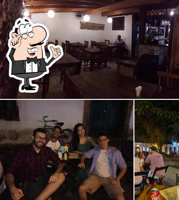 Veja imagens do interior do Gato No Muro Pizza Bar
