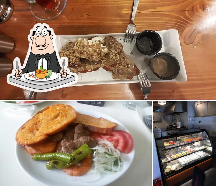 Mira las imágenes donde puedes ver comida y interior en Yenicami Meydan Köftecisi