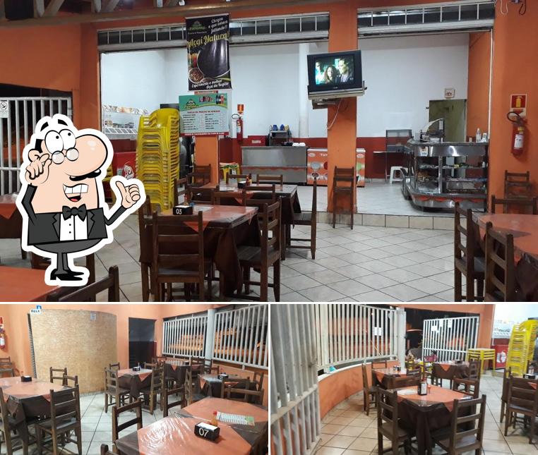 O interior do Recanto da Pamonha e Pizzaria