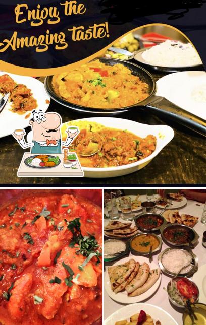 Блюда в "Paprika Lounge Solihull - Indian Restaurant & Takeaway"