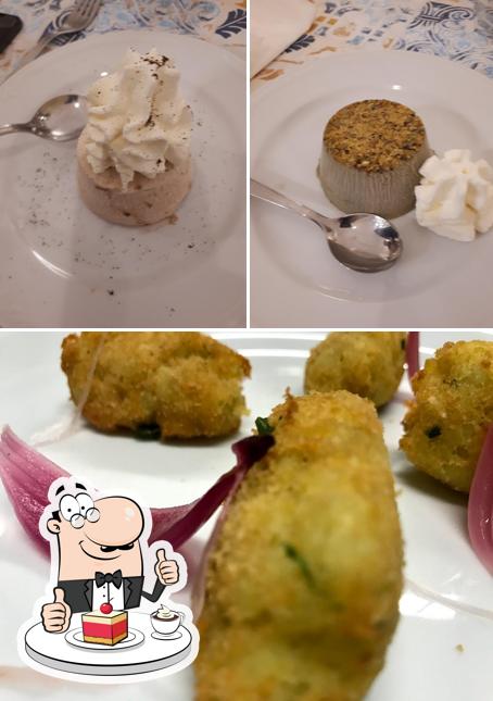 4 Chiacchiere Concept Food serve un'ampia selezione di dolci