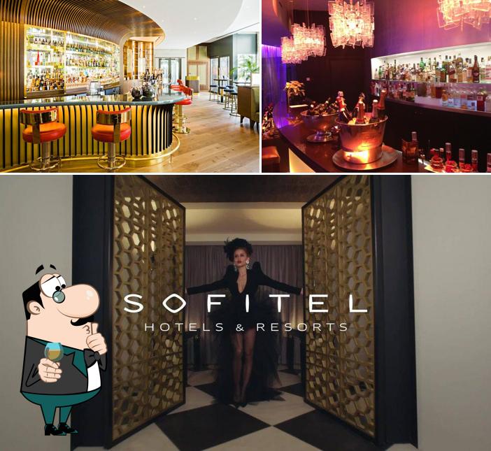 L’image de la comptoir de bar et intérieur concernant Hôtel Sofitel Bruxelles Europe