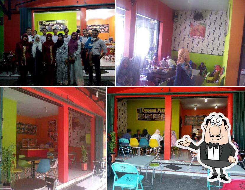 Check out how Doremi Pizza & Chicken Cirebon looks inside