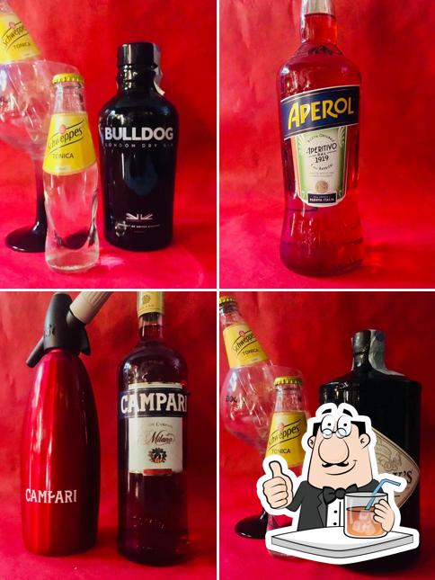 Goditi un drink dal menu