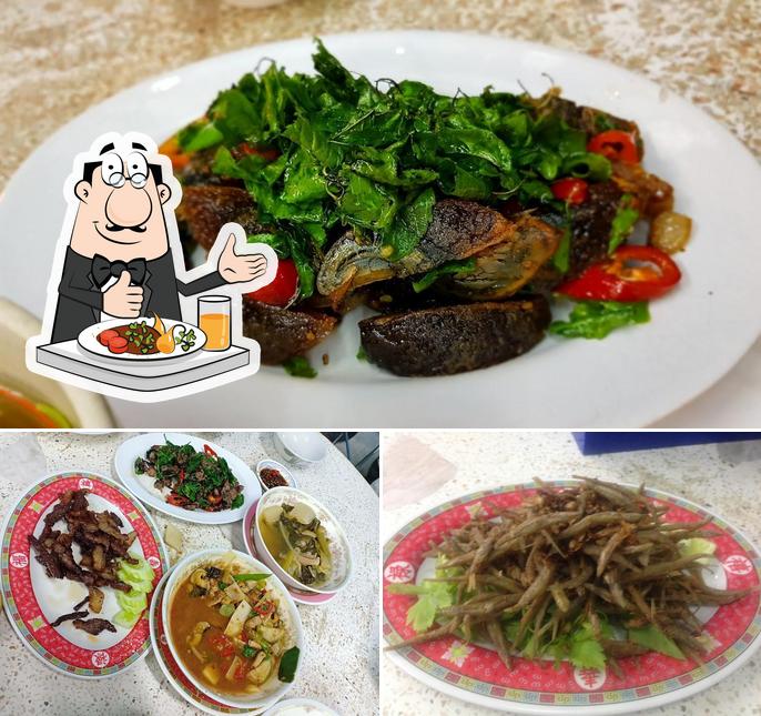 Еда в "Kan Eng Potchana"
