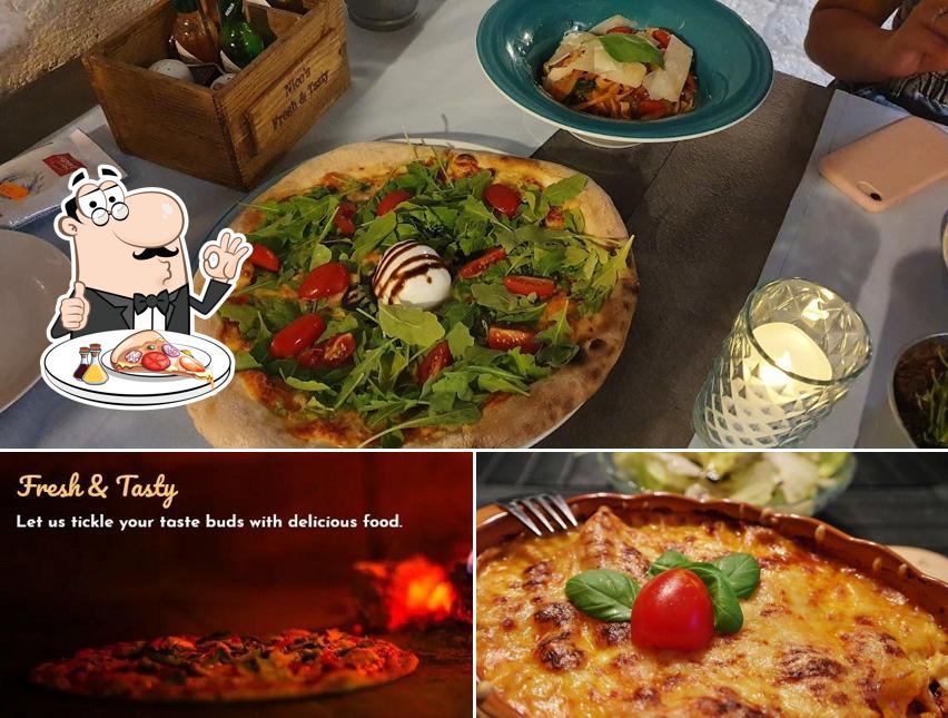 Prova una pizza a Nico's Trattoria