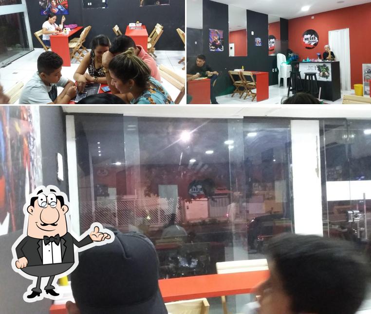 O interior do Hero Burger