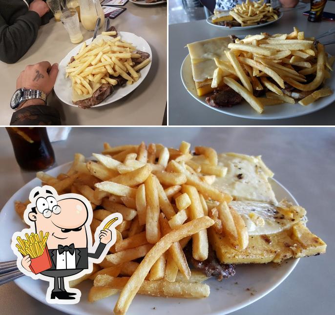 At Lanchonete Pelanda 16 you can enjoy French-fried potatoes