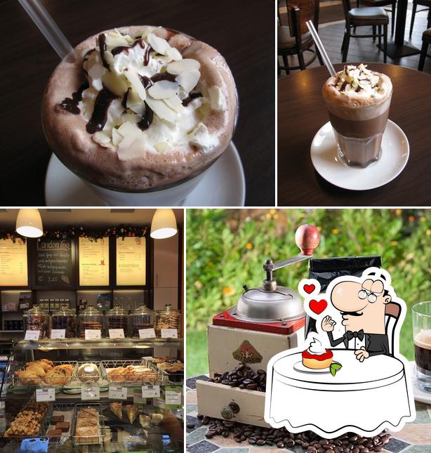 Picadilly Café und Teehaus bietet eine Mehrzahl von Süßspeisen