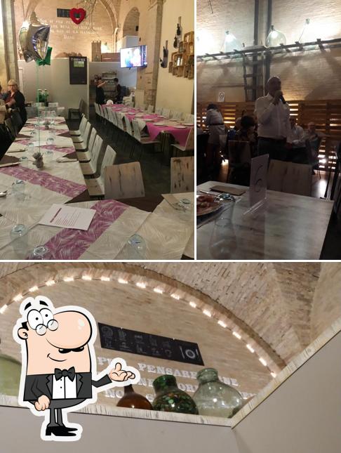 Gli interni di Chapeau pizzeria risto-pub