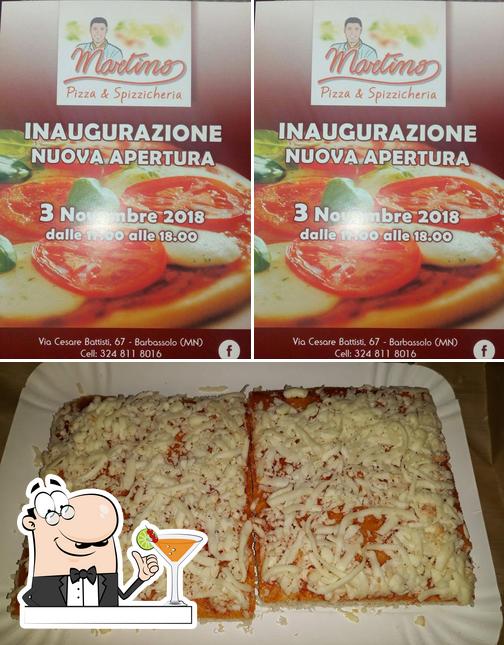 Tra le diverse cose da Pizzeria da Martino si possono trovare la bevanda e pizza