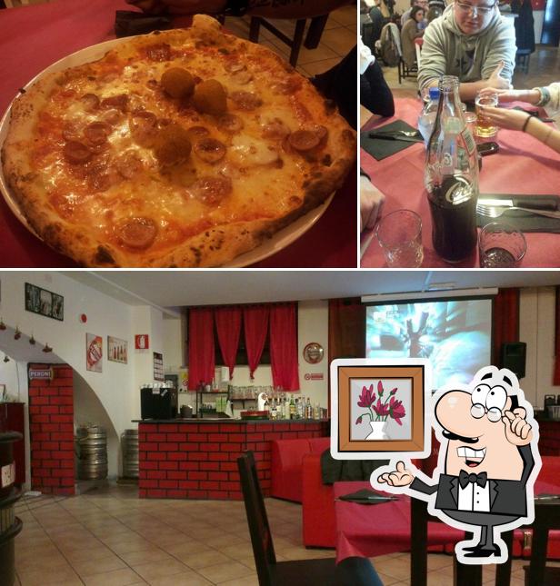 Questa è la foto che mostra la interni e pizza di N'Ammore è Pizza