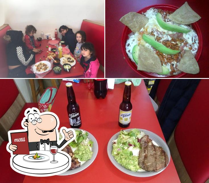 The photo of Tacos Ta'Riko. (Que Ricos Tacos.)’s food and interior