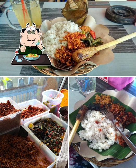 Food at Warung Makan Khas Bali Putra & teh ngelak jumbo