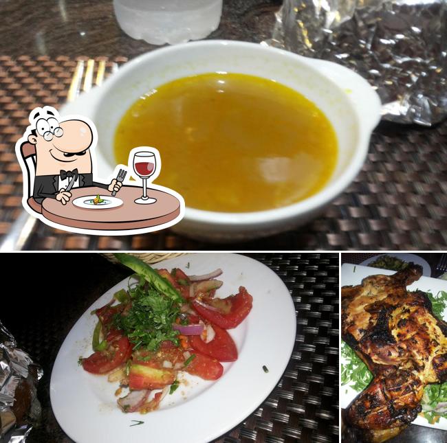 Food at Restaurant El Taj Thanta