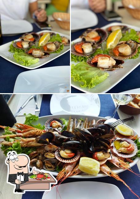 Try out various seafood dishes available at Restaurante Calafigueira