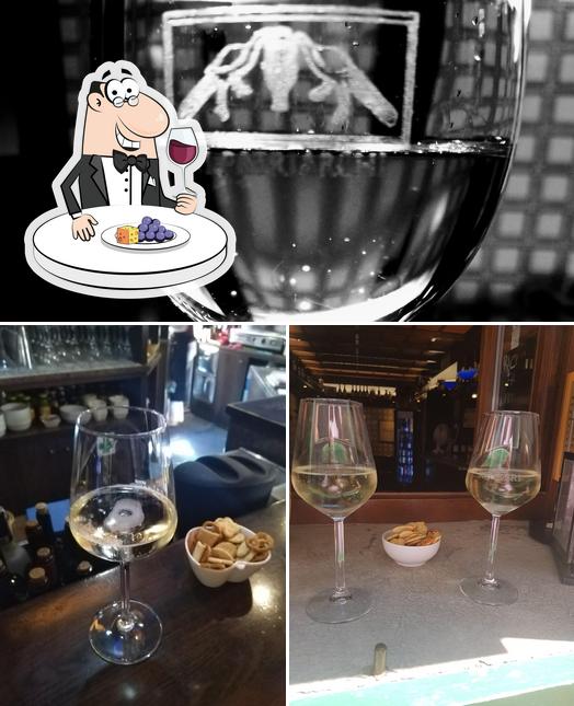 È gradevole bersi un bicchiere di vino a Bar Taverna ai Patriarchi
